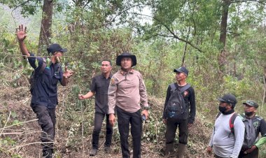 Polres-Ngawi-dan-Tim-Gabungan-Buat-Sekat-Bakar-dan-Dirikan-Posko-Antisipasi-Karhutla-Lawu-Utara-Meluas