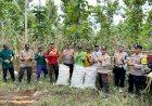 Polisi-dan-Kelompok-Tani-Banyuwangi-Panen-Jagung-Wujudkan-Ketahanan-Pangan