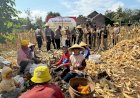 Menuju-Swasembada-Pangan,-Kapolres-Trenggalek-Bersama-Warga-Panen-Raya-Jagung