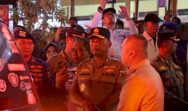 Kapolda-Jatim-Dampingi-Menhub,-dan-Kakorpolairud-Tinjau-Korban-KMP-Tunu-Pratama-Jaya-di-Ketapang-Banyuwangi