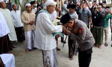 Silaturahmi-ke-Ponpes-Al-Hamidy-Banyuanyar,-Kapolri:-Tanpa-Dukungan-Ulama-Pekerjaan-Kami-Sangat-Berat