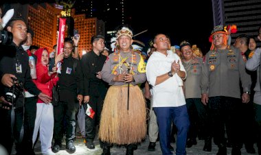 Kapolri-dan-Mensesneg-Tinjau-Panggung-Rakyat-di-HI,-Masyarakat-Antusias