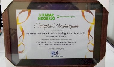 Kapolresta-Sidoarjo-Raih-Penghargaan-dari-Radar-Sidoarjo-atas-Dedikasi-Jaga-Kamtibmas