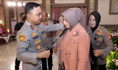 Jadi-Ibu-Asuh-Polwan-Polda-Jatim,-Ny.-Lenia-Dekananto-Dorong-Kesejahteraan-dan-Keharmonisan-Keluarga-Polri