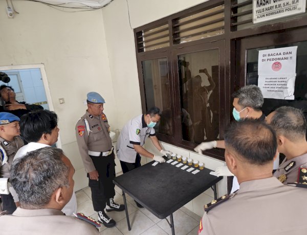 Mendadak! Polres Madiun Gelar Test Urine Bagi PJU dan Kapolsek Wujudkan Zero Narkoba