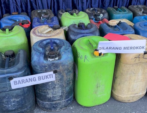 Polres Bondowoso Amankan Dua Tersangka Penimbun 1 Ton BBM Bersubsidi