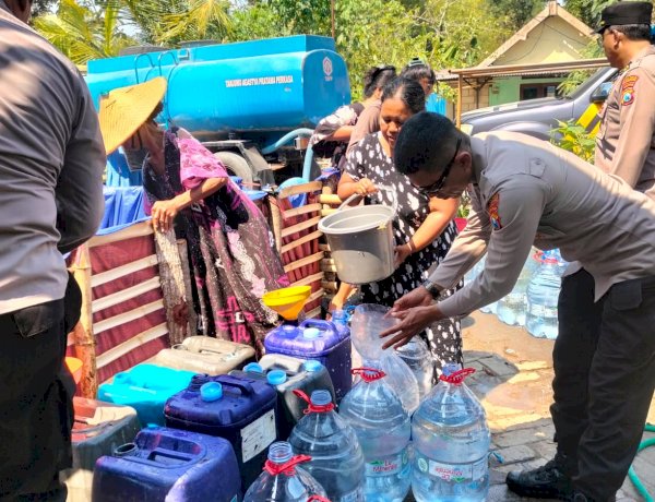 Polres Bojonegoro Salurkan 25 Ribu Liter Air Bersih ke Warga Terdampak Kemarau