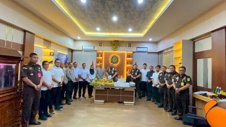Polresta-Sidoarjo-Beri-Kejutan-Hari-Bhakti-Adhyaksa-ke-66,-Perkuat-Sinergitas-Bersama-Kejari-Sidoarjo