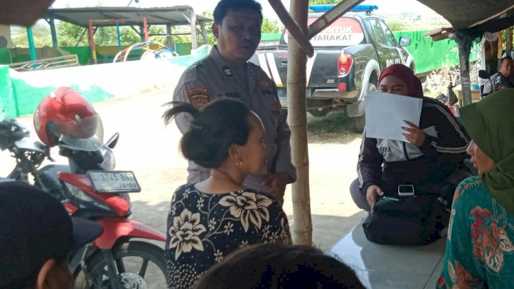 Patroli-Dialogis-Polsek-Jabon,-Sampaikan-Pesan-Kamtibmas-kepada-Ibu-Ibu-PKK-Desa-Kupang