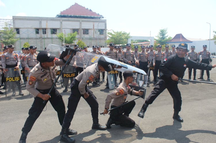 Tingkatkan Kemampuan Personel Jelang Pemilu 2024, Polres Sumenep Gelar Latihan Dalmas