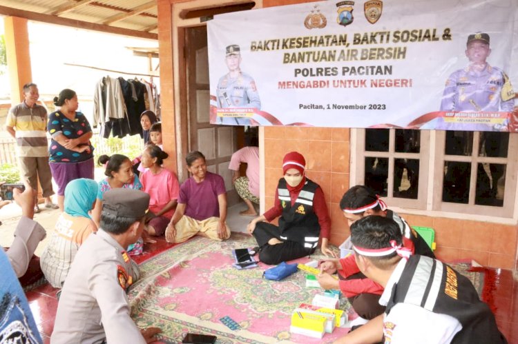 Gelar Bakti Kesehatan, Polres Pacitan Beri Pelayanan Kesehatan Gratis Warga