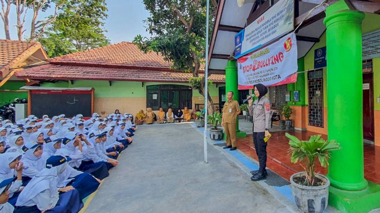 Kunjungi Sekolah, Polres Probolinggo Kota Sosialisasikan Perlindungan Anak