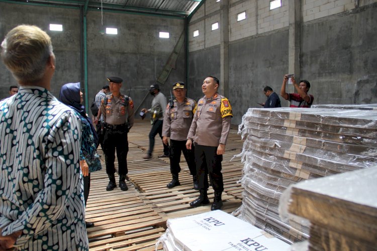 Pastikan Logistik Pemilu 2024 Aman, Kapolres Kediri Kota Cek Gudang KPU