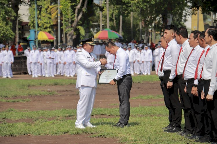 Berhasil Ungkap Produksi Ganja,Bupati Beri Penghargaan Personil Satnarkoba Polres Jember