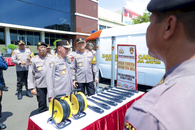 Pastikan Pemilu Aman dan Kondusif, Kabaharkam Polri Cek Personel dan Peralatan Pengamanan di Polda Jatim