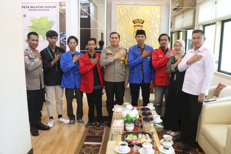 Bersama Organisasi Mahasiswa Kapolres Nganjuk Laksanakan Program Nusantara Cooling System