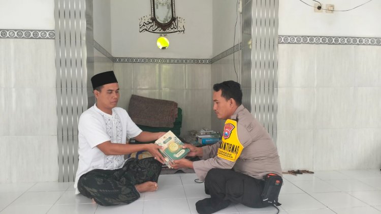 Sambut Ramadhan, Polres Pamekasan Berbagi Al-Qur’an untuk Ponpes dan Tempat Ibadah