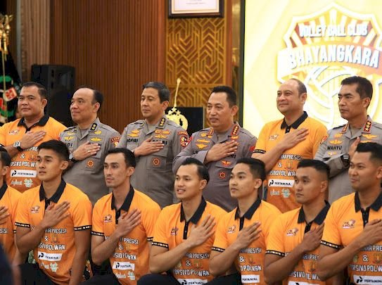 Penghargaan Kapolri untuk Jakarta Bhayangkara Presisi dan Popsivo Polwan atas prestasi di Proliga 2024