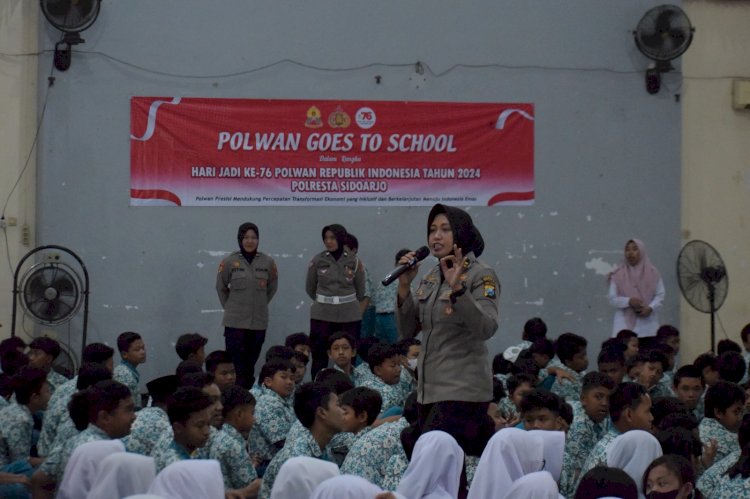 Rangkaian HUT Ke-76, Polwan Polresta Sidoarjo Edukasi Pelajar Antisipasi Kenakalan Remaja