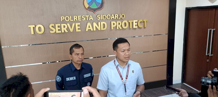 Polisi Amankan Dua Pria Pamer Senpi di Medsos