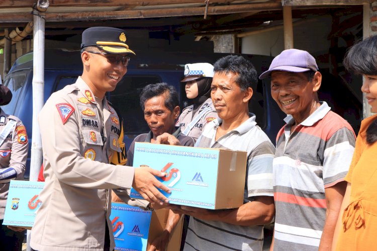 Sambut Hari Lalu Lintas Bhayangkara ke -69, Polres Ngawi Berbagi Sembako