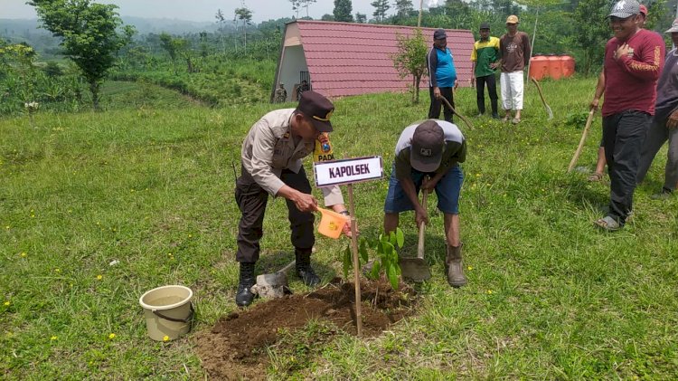 Sinergitas TNI-Polri Hijaukan Lumajang, 2000 Pohon Ditanam di Buper Glagah Arum