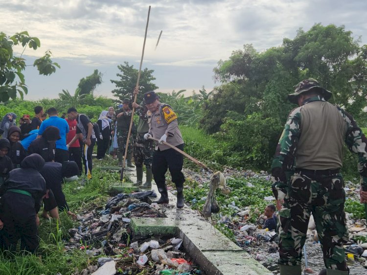 Forkopimka Gedangan Bersihkan Aliran Sungai Cegah Banjir