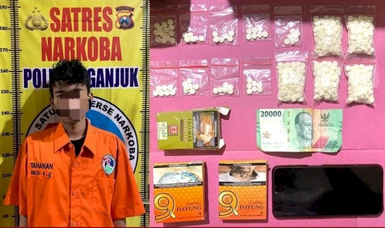 Polisi Berhasil Ungkap Peredaran Okerbaya, Tersangka dan Ribuan Pil Dobel L Diamankan di Nganjuk