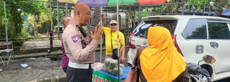 POLANTAS MENYAPA MASYARAKAT, SOSIALISASIKAN TERTIB BERLALU LINTAS DAN KESELAMATAN BERKENDARA MENJELANG OPERASI ZEBRA 2025