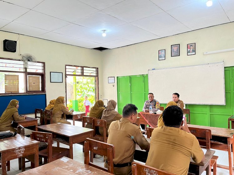 Polisi Sosialisasikan Bahaya Bullying dan Dampak Negatif Gadget di SDN 2 Tanjungsari Taman